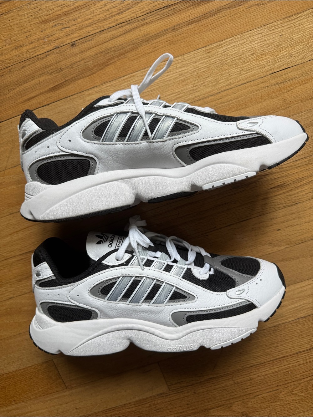 Adidas Black and White Ozmillen Low-Top Sneakers NEW no tags - Picture 3 of 9